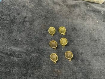 ANTIQUE STUDS TOPS-GOLD